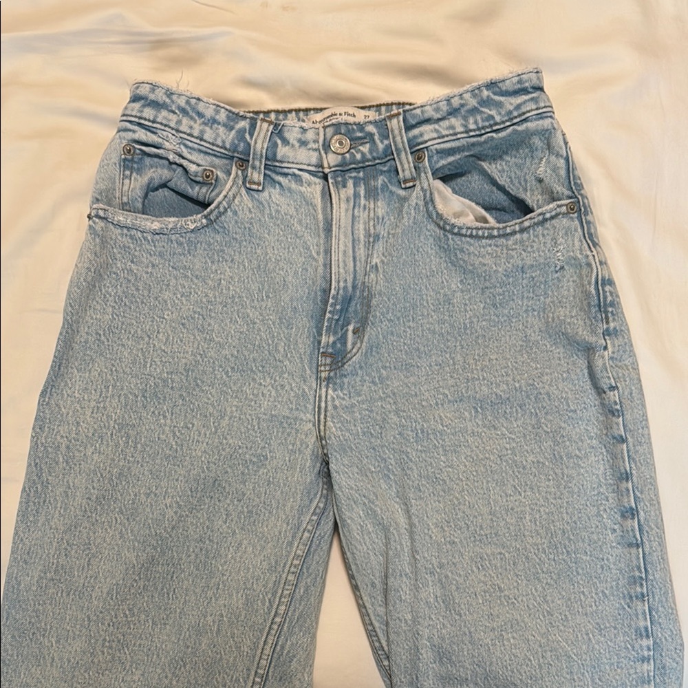 Abercrombie Curve Love 90s Straight Leg Jean (High Rise, Light Wash)